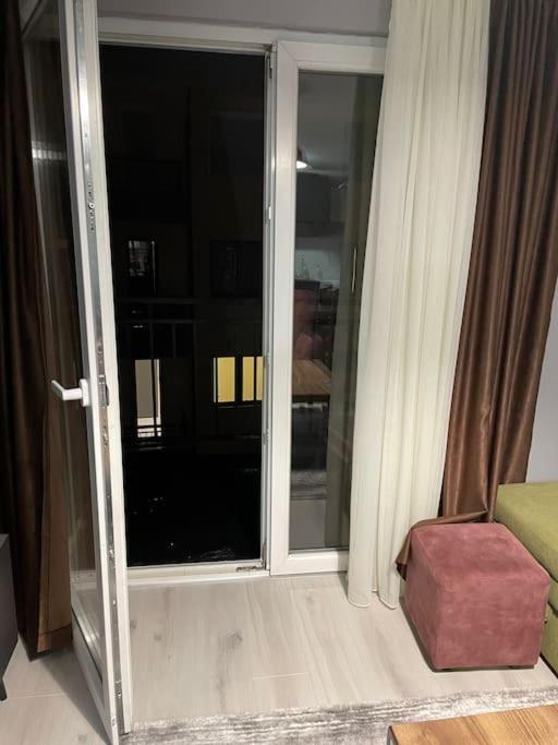 Sunny Prishtina Apartment Приштина Экстерьер фото