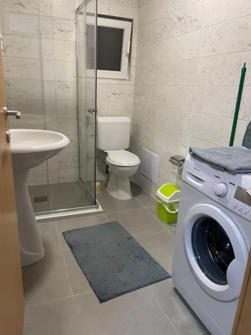 Sunny Prishtina Apartment Приштина Экстерьер фото