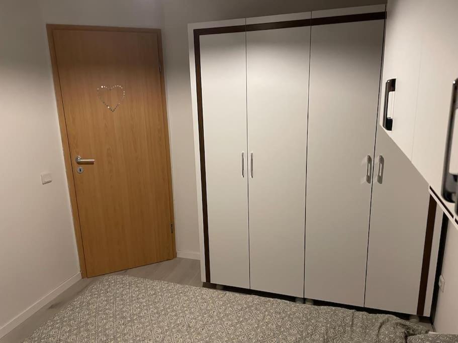 Sunny Prishtina Apartment Приштина Экстерьер фото